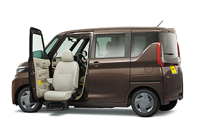 2023年発売 ルークス 助手席スライドアップシート／オートステップ付車