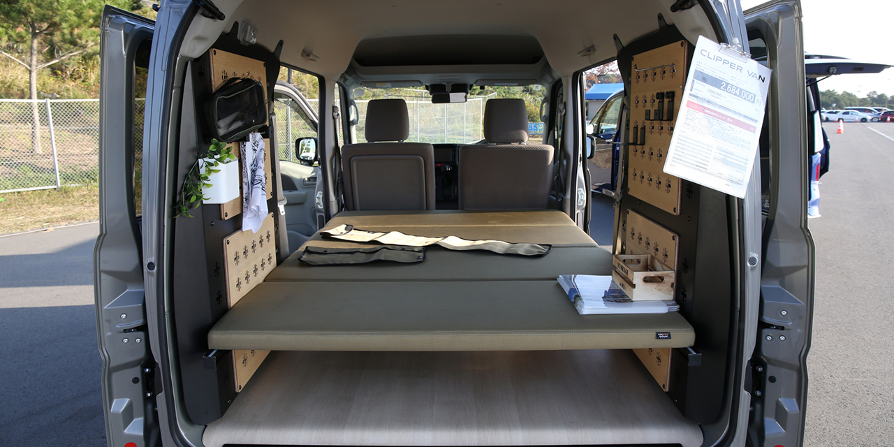 AOG 湘南里帰りミーティング 2025 新型車展示エリアの様子