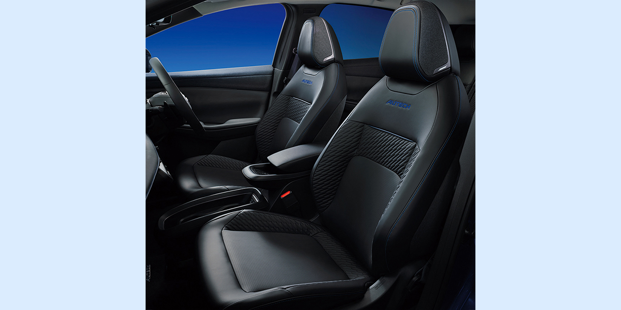 専用ブラックテーラーフィットシート「AUTECH」刺繍(ブルーステッチ)＆ブラックドアトリム