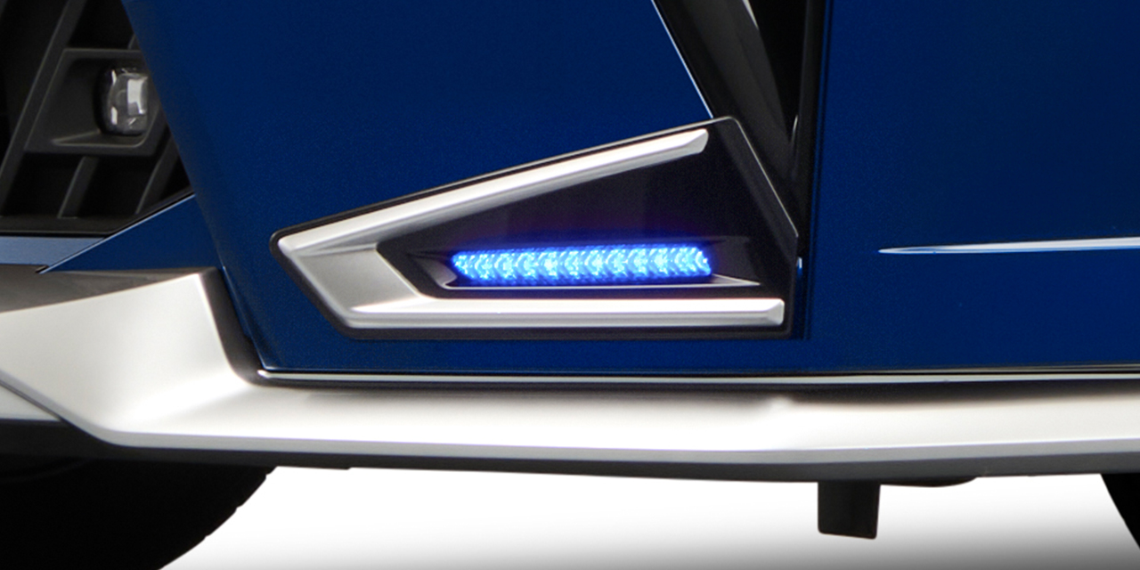 セレナ オーテック の専用エクステリア シグネチャーLED&フィニッシャー の拡大画像