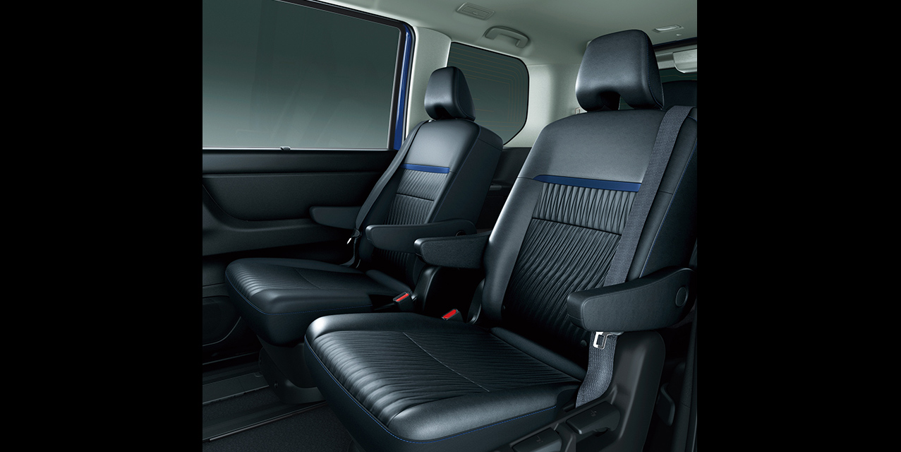 セレナ イーパワー オーテック の2列目シート「キャプテンシート」の画像