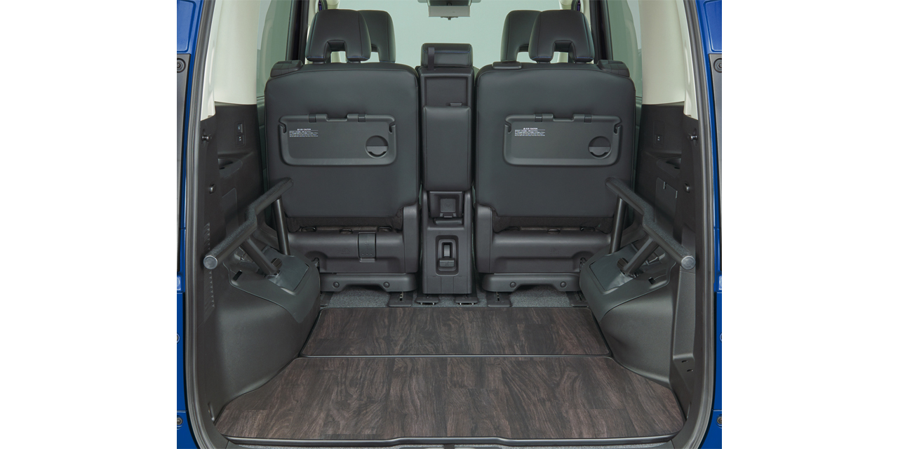 セレナ マルチベッド　ベッドを取り外しフロアが見えている画像