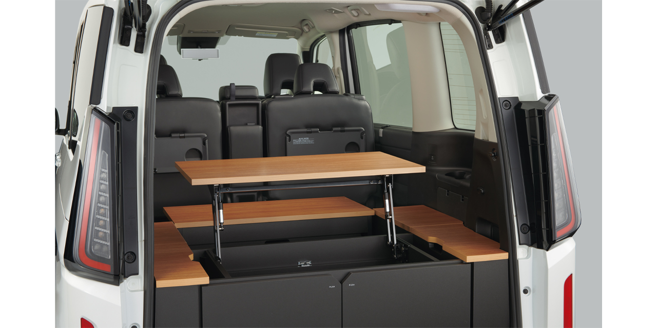 セレナ マルチボックス ベンチとテーブルの使用イメージ